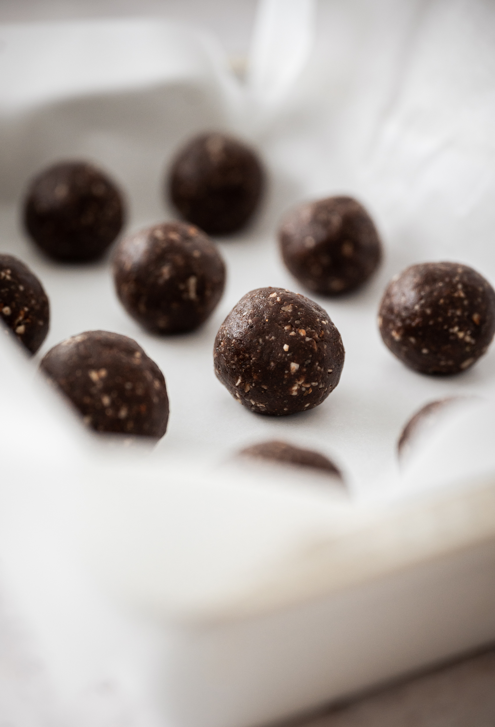 Chocolate Almond Power Balls | Vegan + Paleo – Fullheart Nutrition